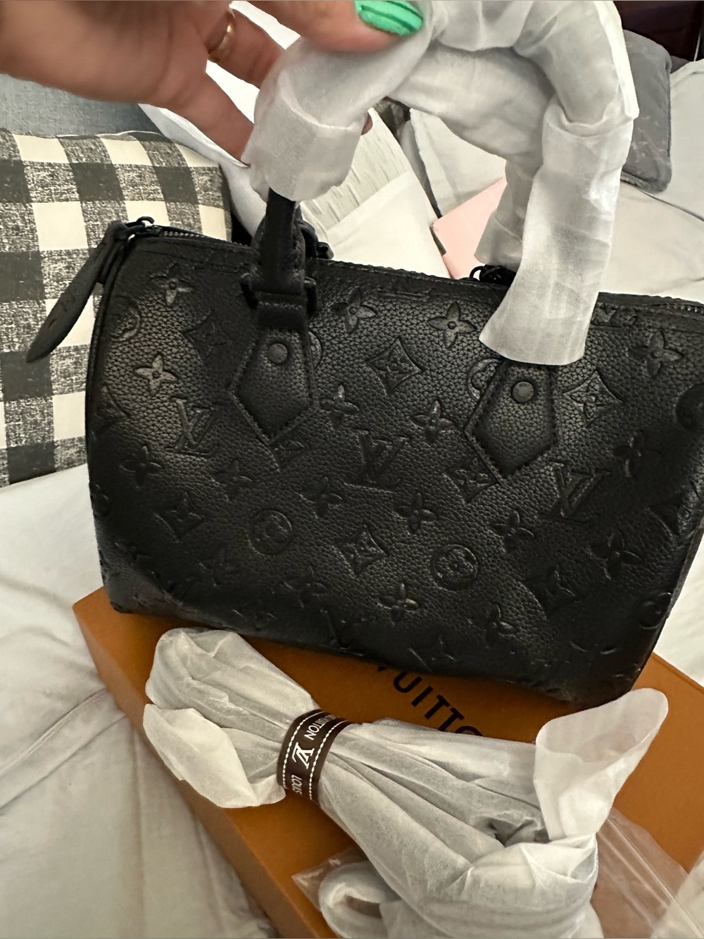 Women speedy black bag is beautiful
